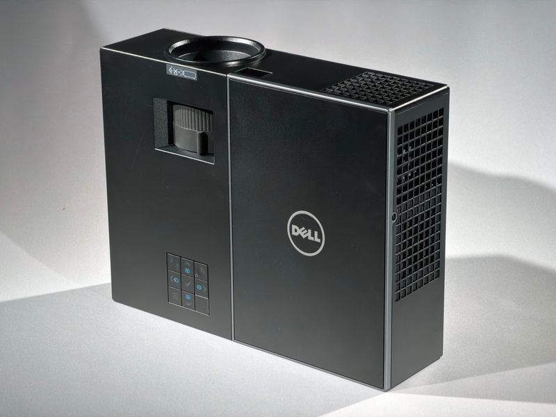 Dell 1650 projector &mdash; used, 1884 hours of operation