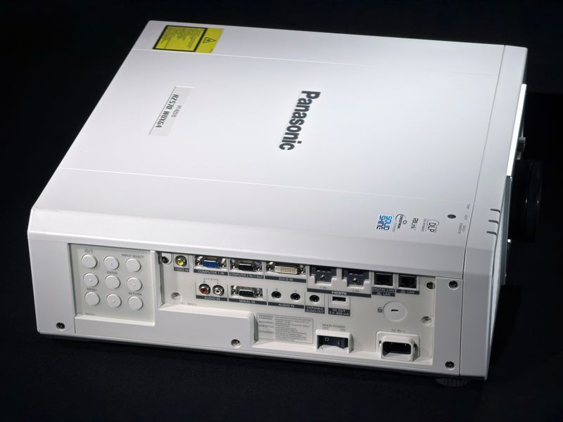 Проектор Panasonic PT-RZ570W (DE9210391) &mdash; б/у, 3694 часов наработки PT-RZ570 фото
