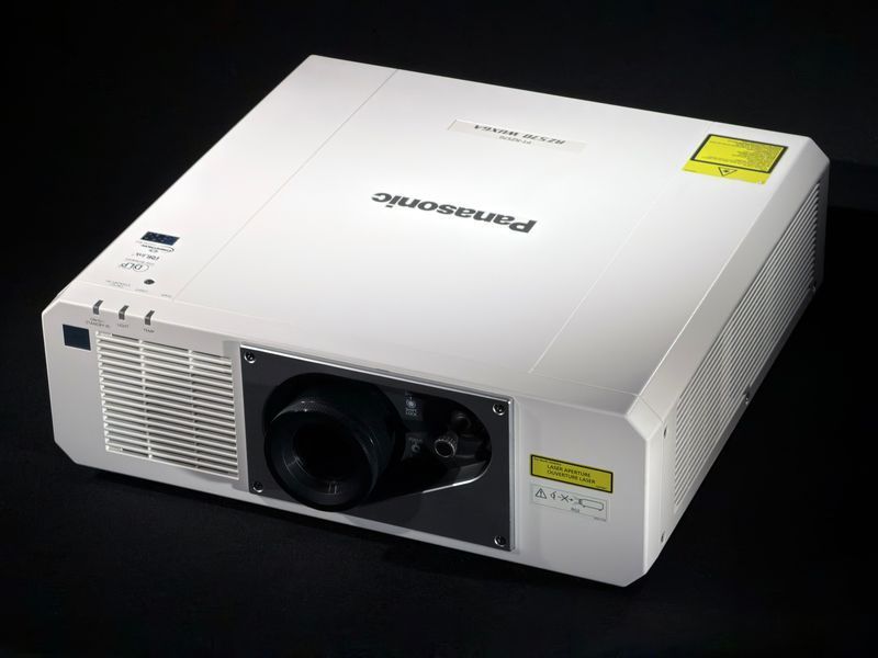 Проектор Panasonic PT-RZ570W (DE9210391) &mdash; б/у, 3694 часов наработки PT-RZ570 фото