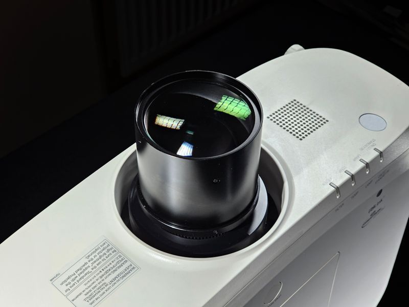 Проектор Panasonic PT-EZ580 (PT-EZ580U) &mdash; б/у, 4836 ч наработки PT-EZ580U фото