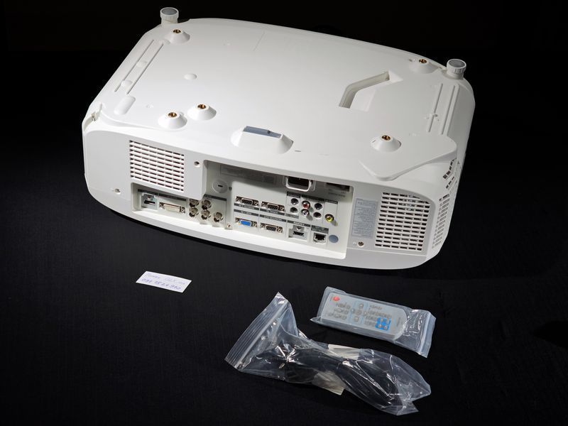 Проектор Panasonic PT-EZ580 (PT-EZ580U) &mdash; б/у, 4836 ч наработки PT-EZ580U фото