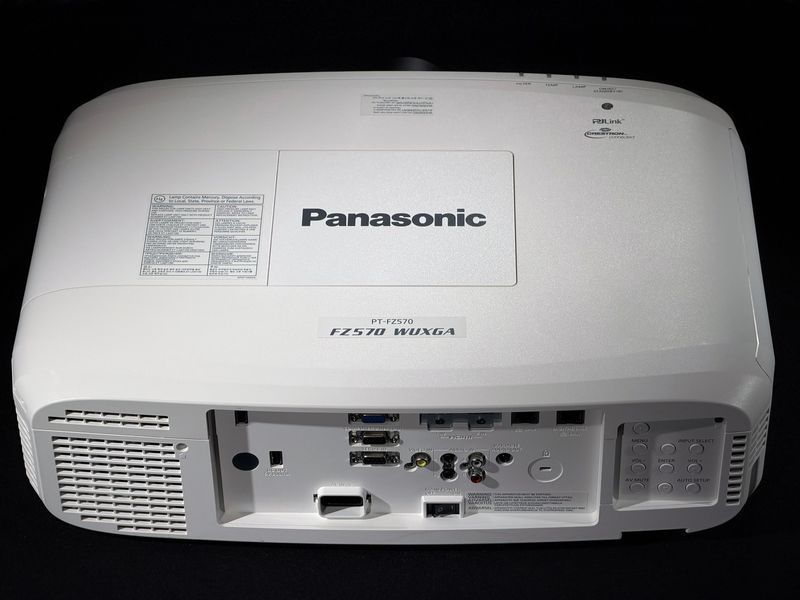 Projektor Panasonic PT-FZ570U &mdash; używany, 2601 godz. pracy