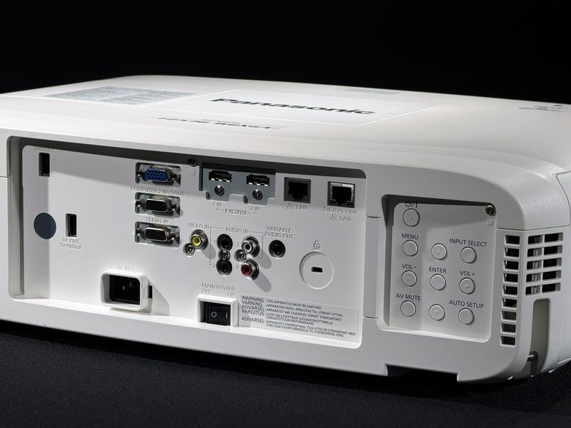 Projektor Panasonic PT-FZ570U &mdash; używany, 2601 godz. pracy