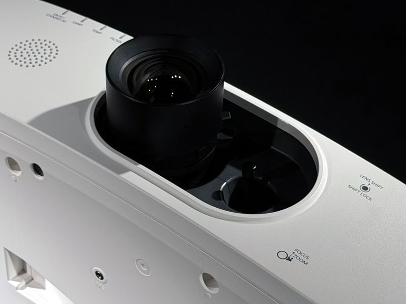 Projektor Panasonic PT-FZ570U &mdash; używany, 2601 godz. pracy