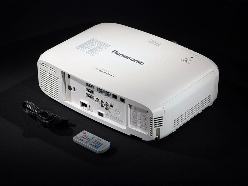 Projektor Panasonic PT-FZ570U &mdash; używany, 2601 godz. pracy