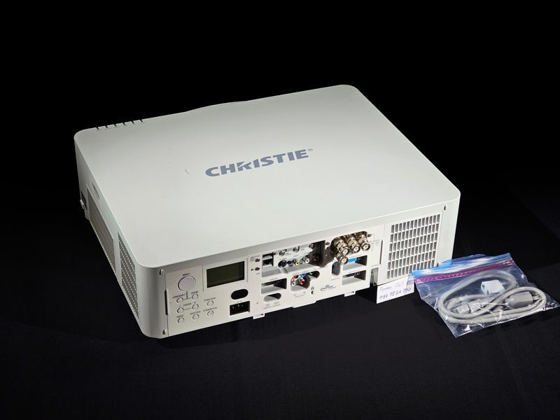 Проектор Christie LWU501i (121-002103-01) &mdash; б/у, 1 ч наработки LWU501i фото