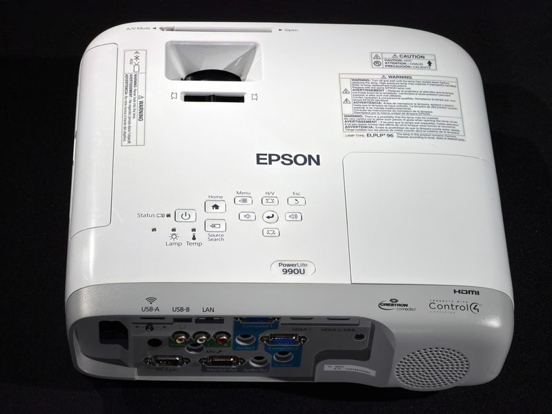 Проектор Epson PowerLite EB-990U &mdash; б/у, 4086 часов наработки PowerLite EB-990U фото