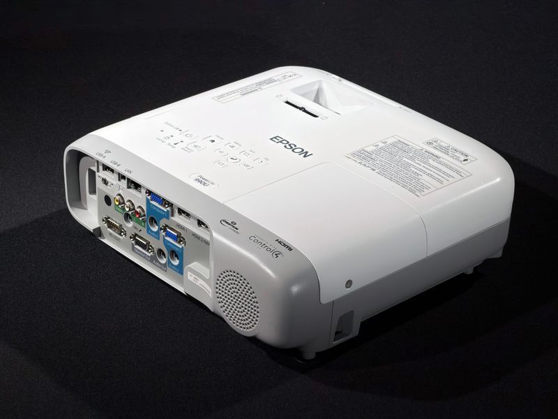 Проектор Epson PowerLite EB-990U &mdash; б/у, 4086 часов наработки PowerLite EB-990U фото