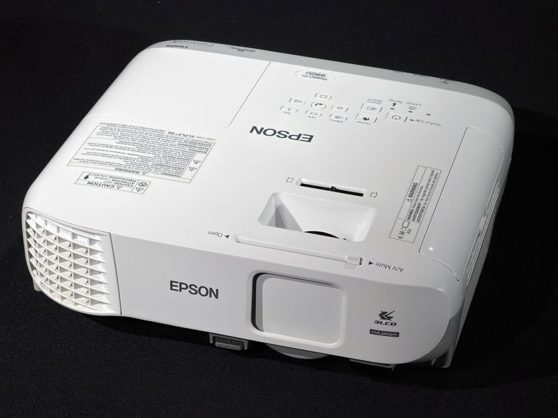 Проектор Epson PowerLite EB-990U &mdash; б/у, 4086 часов наработки PowerLite EB-990U фото