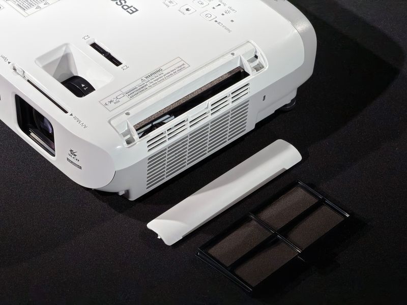 Проектор Epson PowerLite EB-990U &mdash; б/у, 4086 часов наработки PowerLite EB-990U фото