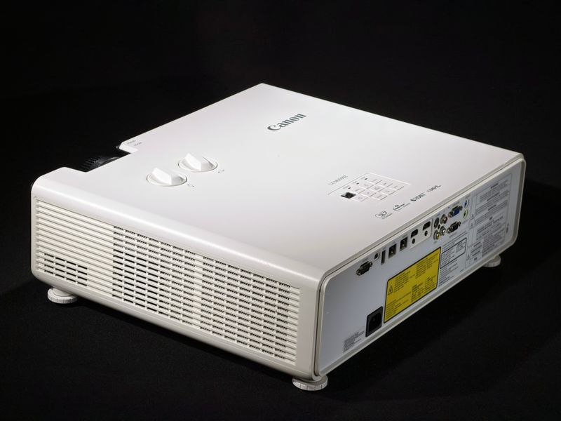 Canon LX-MU500Z projector &mdash; used, 14619 hours of operation