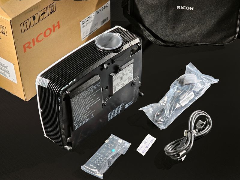Проектор Ricoh PJ WX2440 (513701) &mdash; б/у 513701 фото