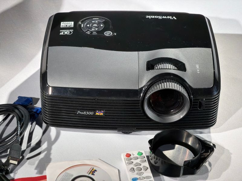 ViewSonic Pro8300 (VS13648) projector &mdash; used, 87 hours of operation