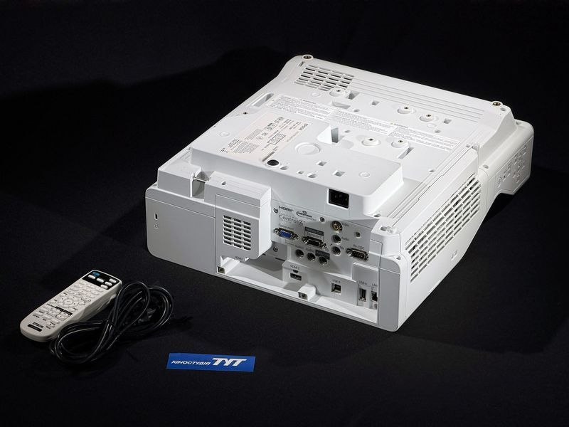 Epson BrightLink EB-725Wi (V11H998040) projector &mdash; used, 2526 h of operation