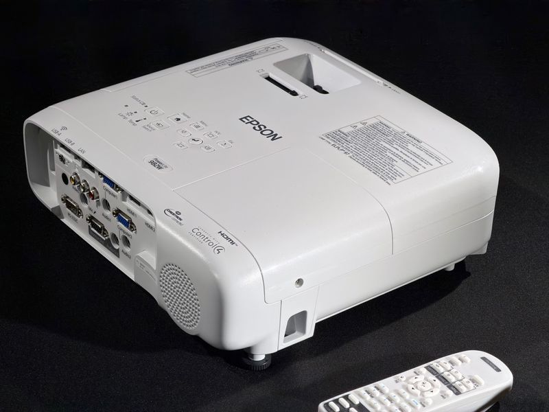 Epson PowerLite 982W (V11H987020) projector &mdash; used, 438 h of operation