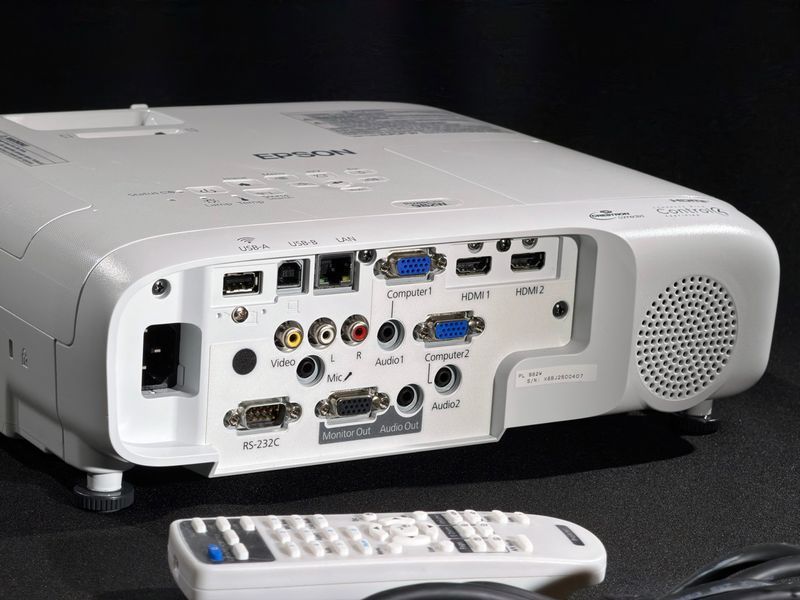 Epson PowerLite 982W (V11H987020) projector &mdash; used, 438 h of operation
