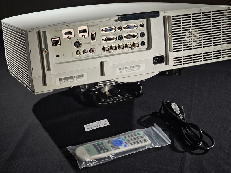 Проектор NEC PA550W (60003117) &mdash; б/у, 2784 ч наработки 60003117 фото