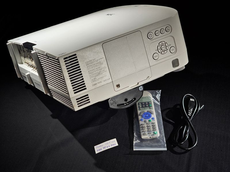 Проектор NEC PA550W (60003117) &mdash; б/у, 2784 ч наработки 60003117 фото