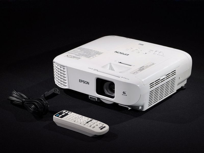 Epson PowerLite 982W (V11H987020) projector &mdash; used, 438 h of operation