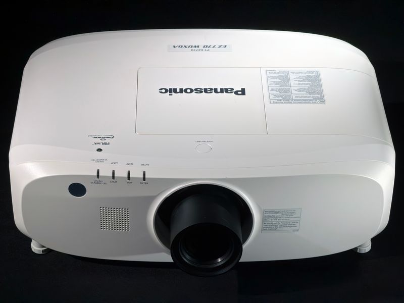 Projektor Panasonic PT-EZ770 &mdash; używany, 2731 godzin pracy