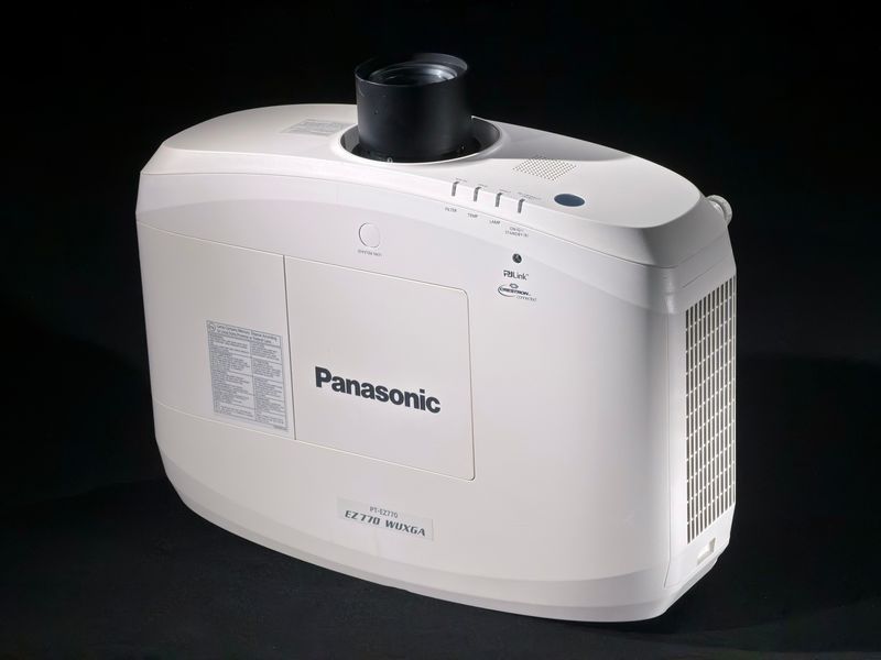 Projektor Panasonic PT-EZ770 &mdash; używany, 2731 godzin pracy