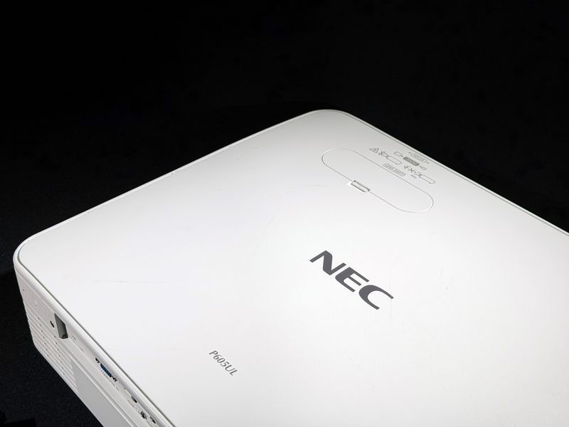 Проектор NEC NP-P605UL &mdash; б/у, 157 ч наработки NP-P605UL фото