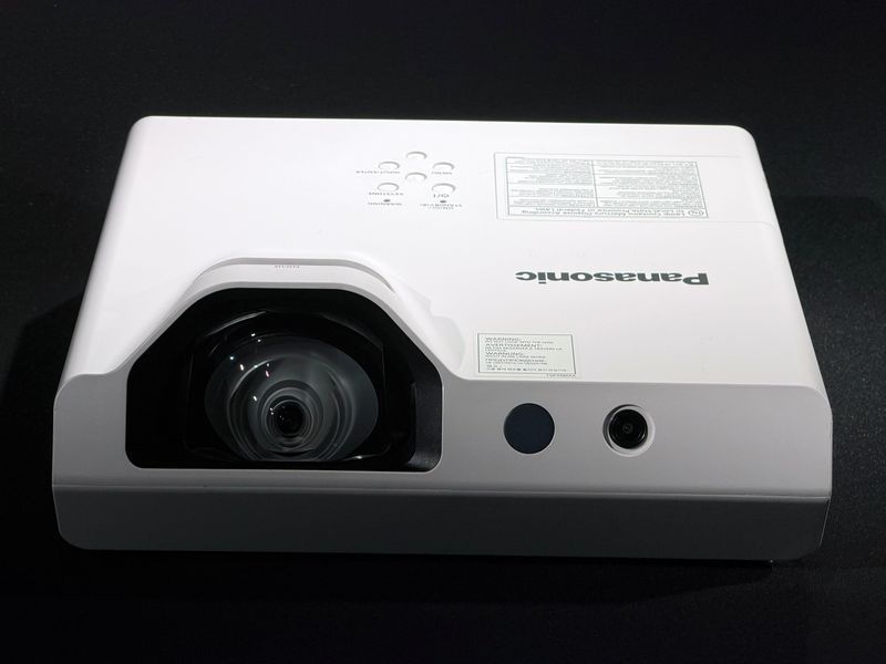 Projektor Panasonic PT-TW351R &mdash; używany, 355 godzin pracy