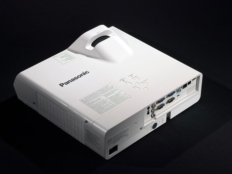 Projektor Panasonic PT-TW351R &mdash; używany, 355 godzin pracy