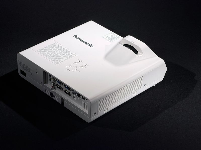 Projektor Panasonic PT-TW351R &mdash; używany, 355 godzin pracy