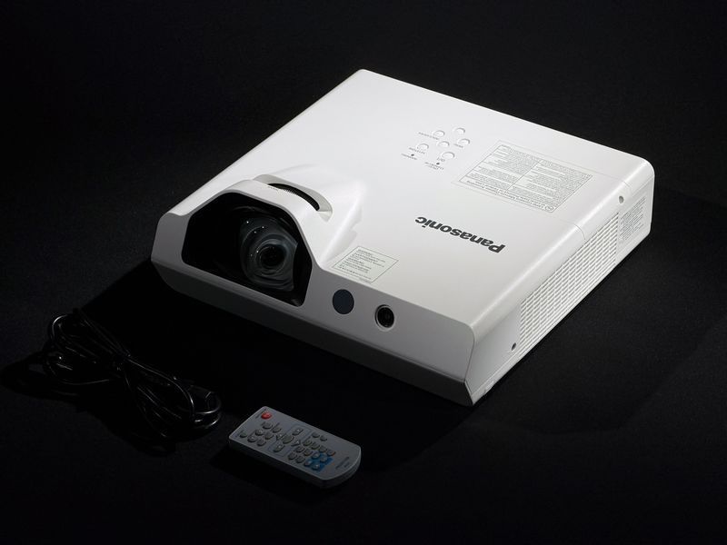 Projektor Panasonic PT-TW351R &mdash; używany, 355 godzin pracy