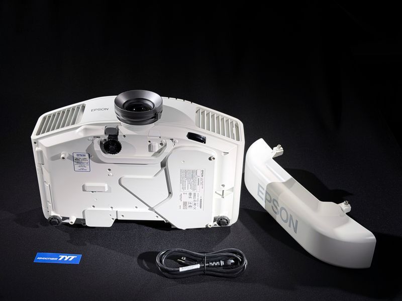 Epson PowerLite Pro G5550 (V11H351020) projector &mdash; used, 486 h of operation