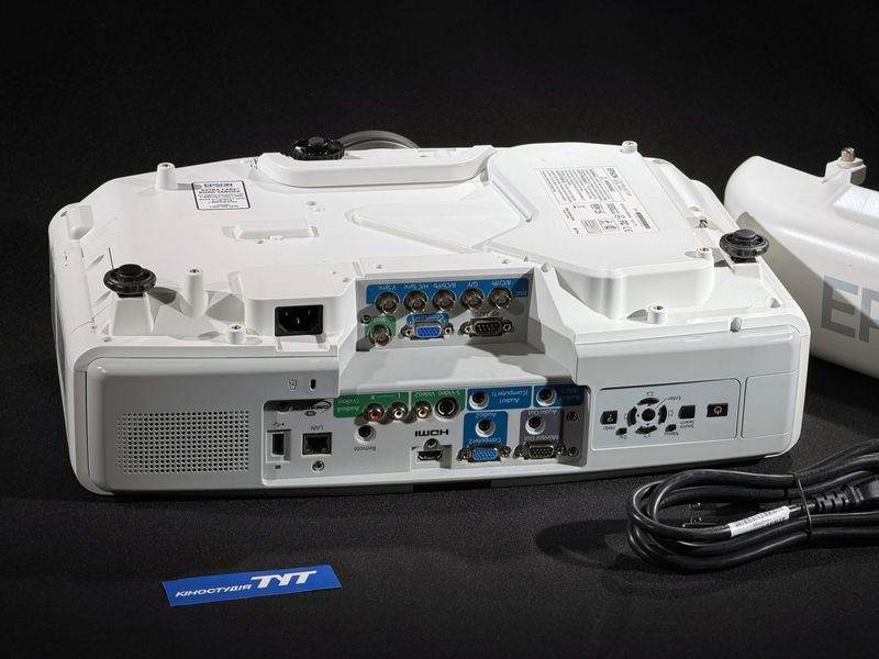 Epson PowerLite Pro G5550 (V11H351020) projector &mdash; used, 486 h of operation